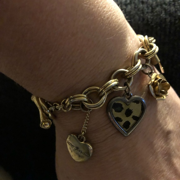 Betsy Johnston vintage charm bracelet - Picture 5 of 6